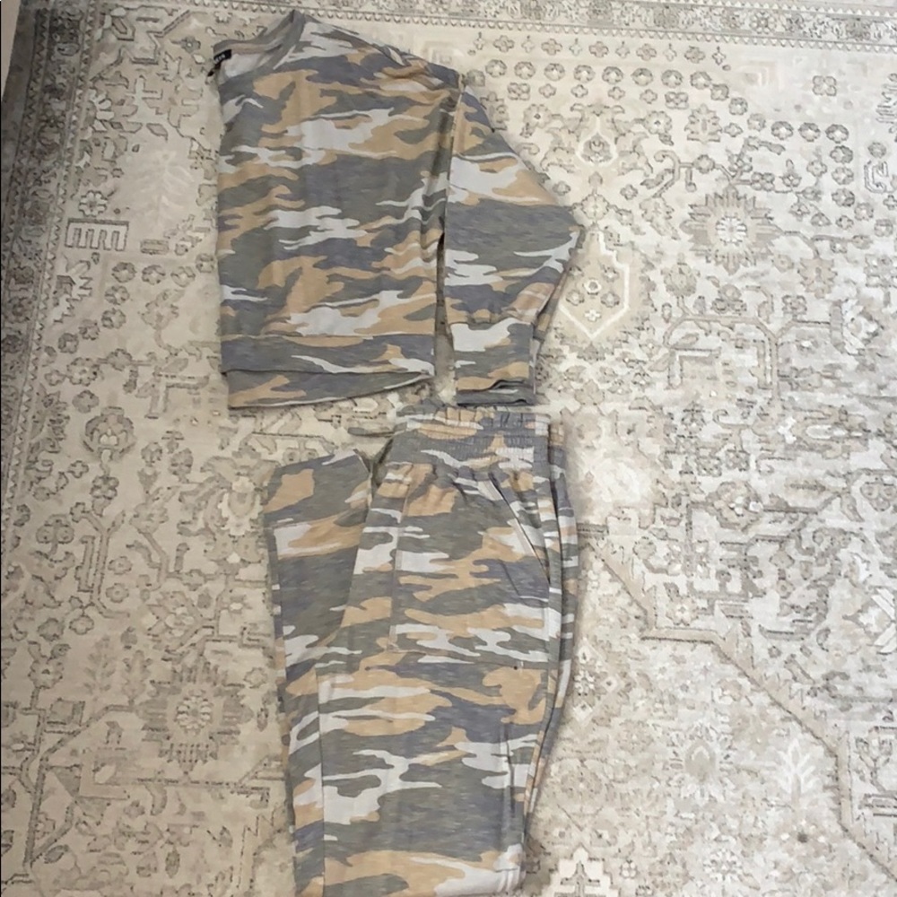 Leopard joggers set